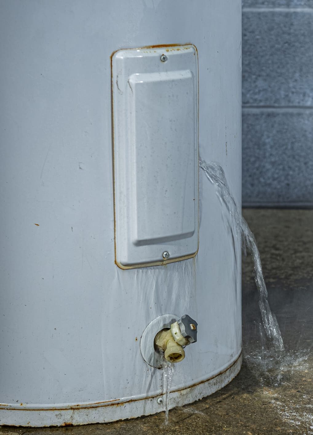 Financing for Emergency Plumbing Knoxville TN Financing for Emergency Plumbing Knoxville TN - water heater leaking from bottom